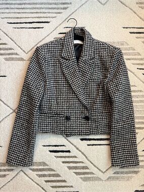 ASTR The Label Houndstooth Cropped Blazer Jacket